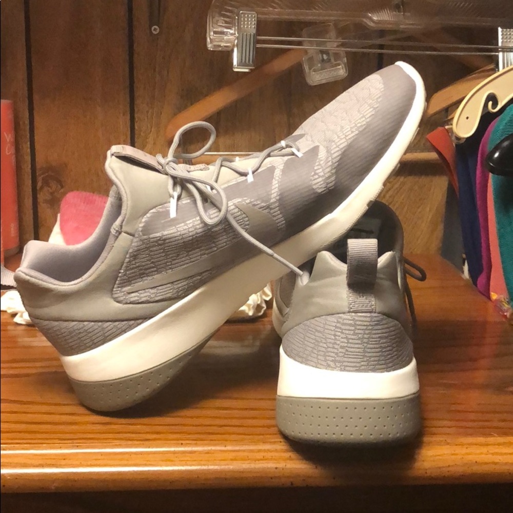 Gray nikes - Picture 2 of 3